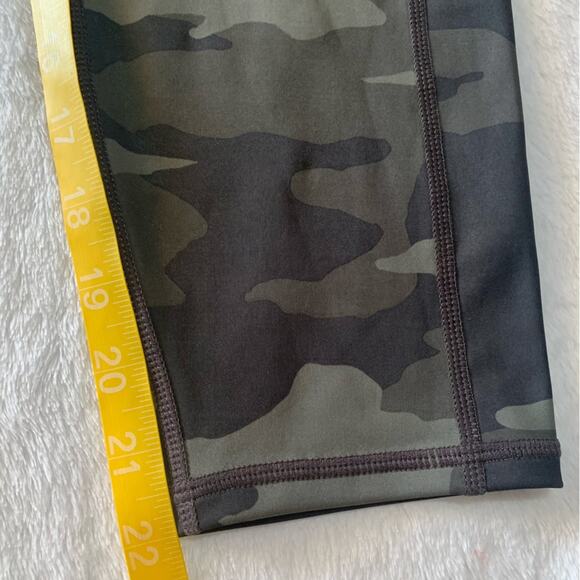 Athleta women's size large petite Green Camouflage Capri leggings - Picture 9 of 10